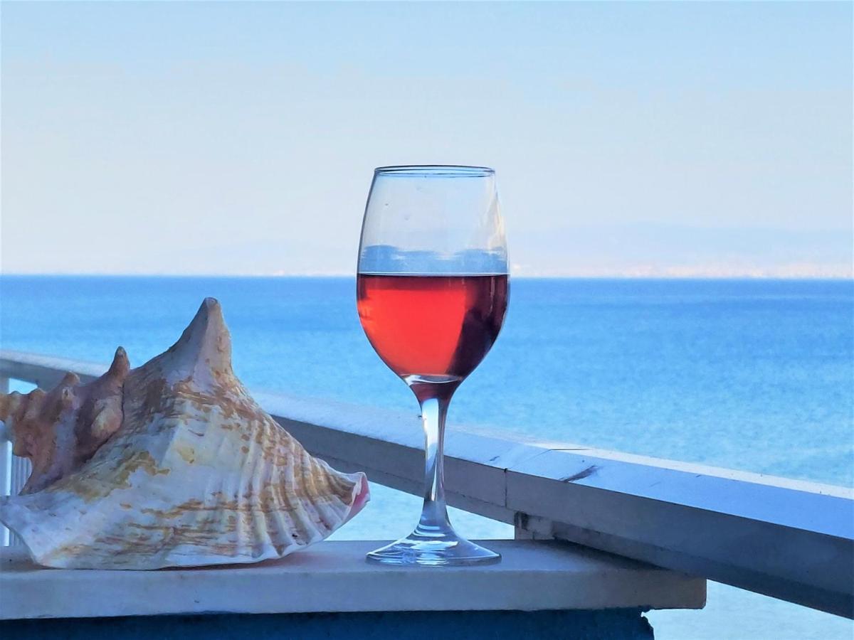 Niko's - Beautiful Sea View !